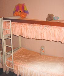 Мягкие игрушки на кроватках малышей детского сада № 9 «Чайка» г. Шахты