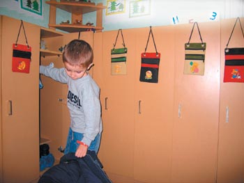 «Секретницы» на дверцах шкафчика в детском саду № 9 «Чайка» г. Шахты